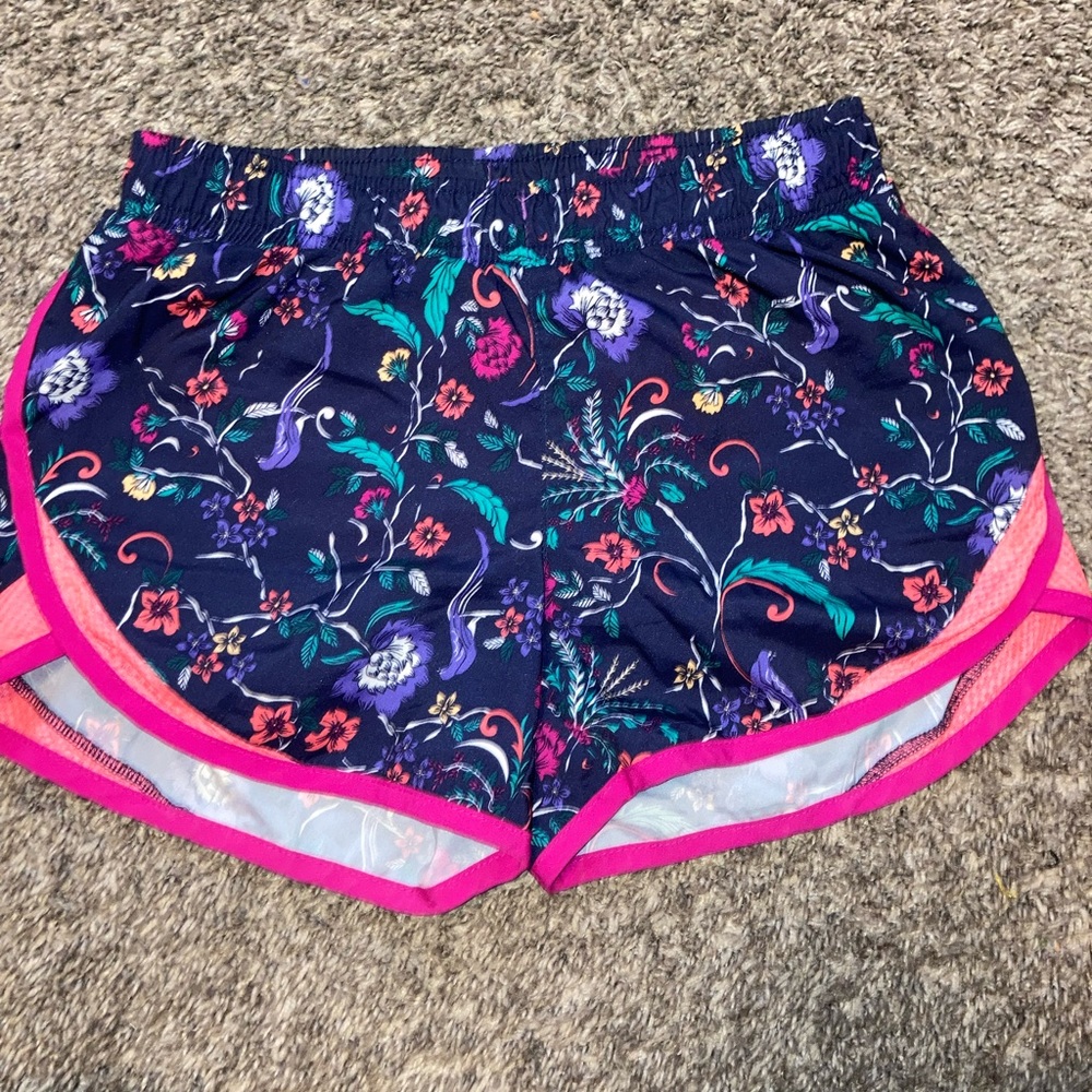 Mid rise run shorts